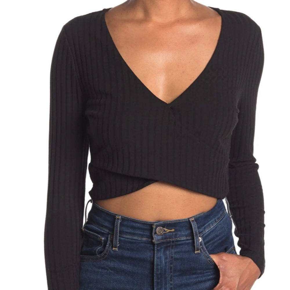 NWT SOPHIE RUE Ribbed Surplice Neck Crop Top In Black